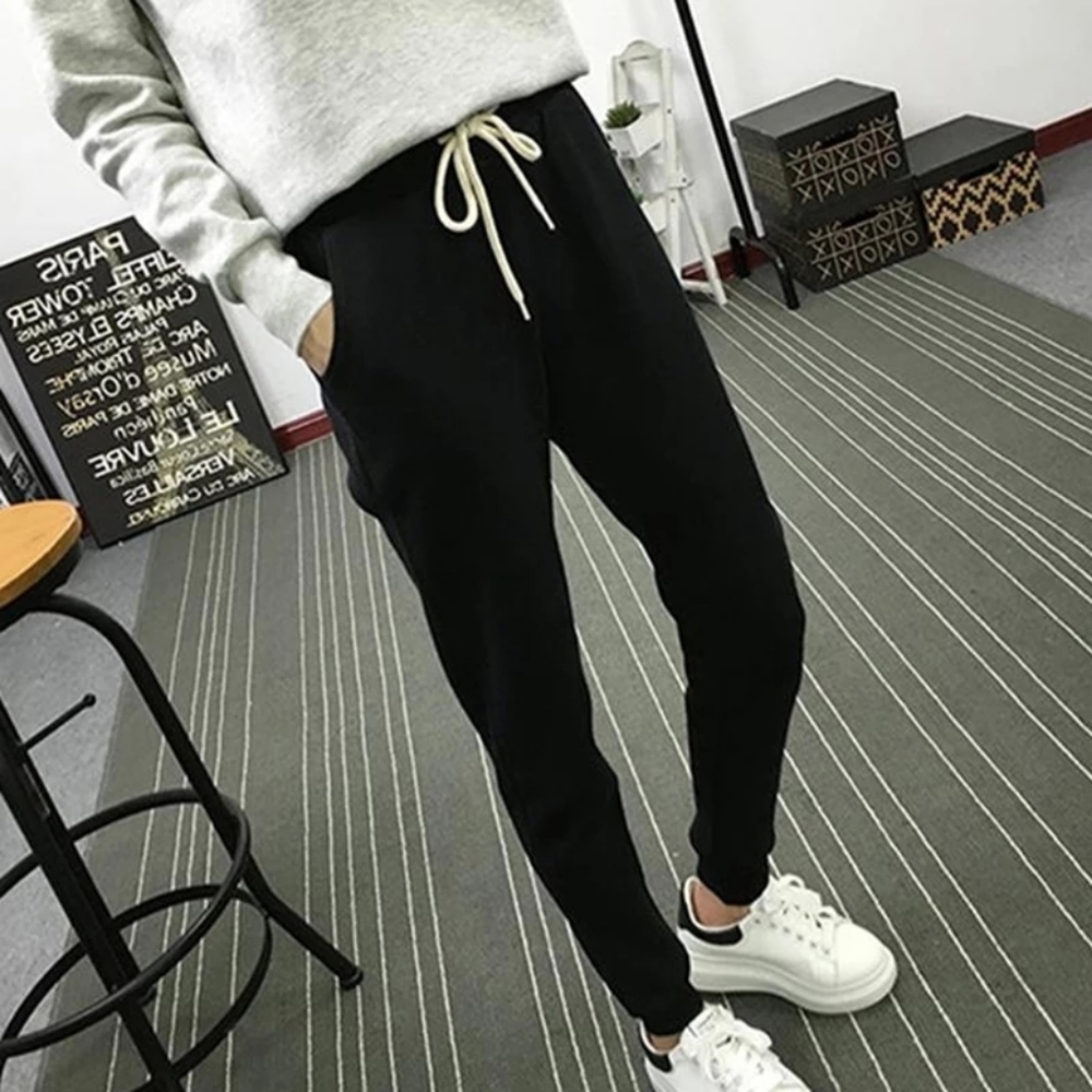 Joggers with drawstring and two front pockets